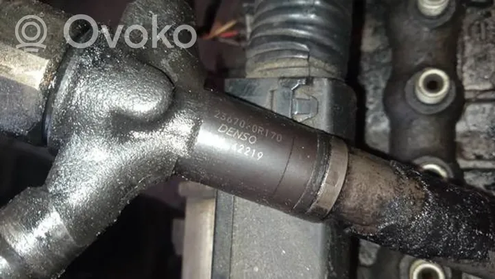 Toyota Corolla Verso AR10 Injecteur de carburant 236700R170