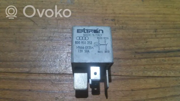 Volkswagen PASSAT B5 Other relay 8d0951253