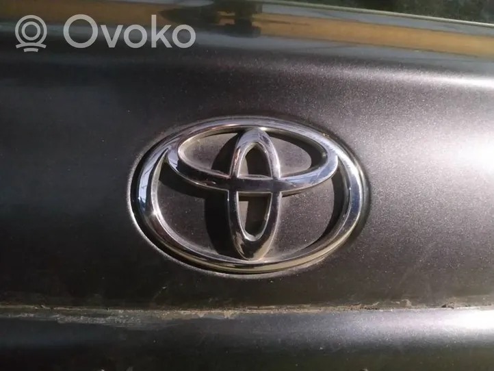 Toyota Avensis T250 Mostrina con logo/emblema della casa automobilistica 