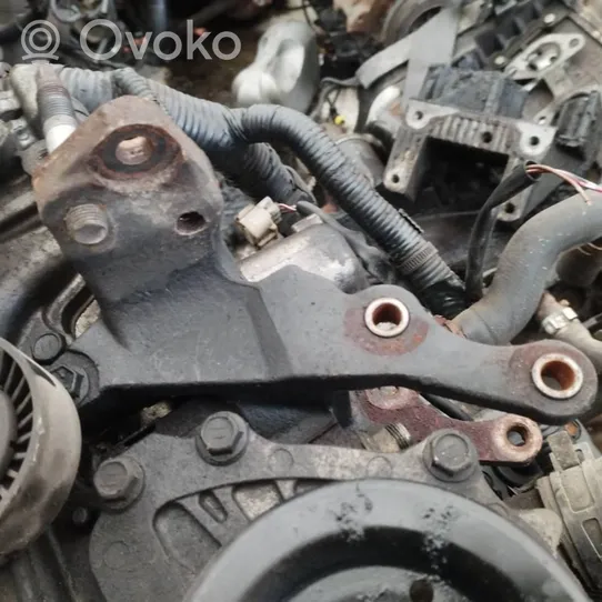 Toyota Avensis T250 Supporto di montaggio del motore (usato) 