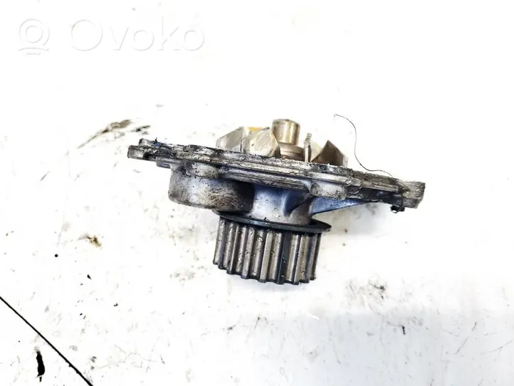 Volvo S40, V40 Pompe de circulation d'eau 30713570