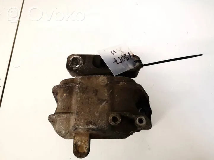 Volkswagen Tiguan Engine mount bracket 1k0199262a