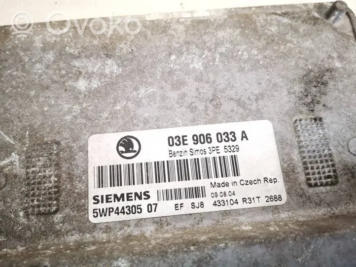 Volkswagen Golf III Sterownik / Moduł ECU 03e906033a