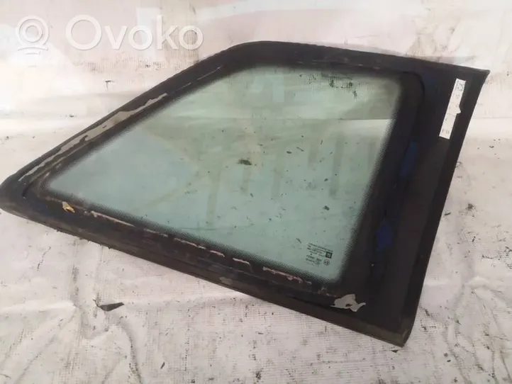 Opel Zafira B Rear side window/glass 