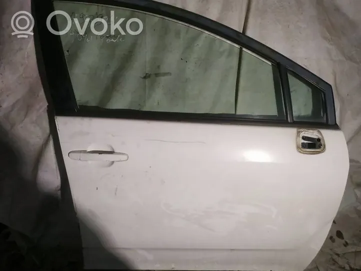Toyota Corolla Verso AR10 Priekinės durys baltos