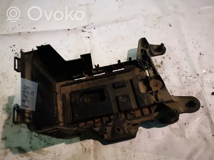 Volkswagen PASSAT B6 Vassoio scatola della batteria 1k0915333c