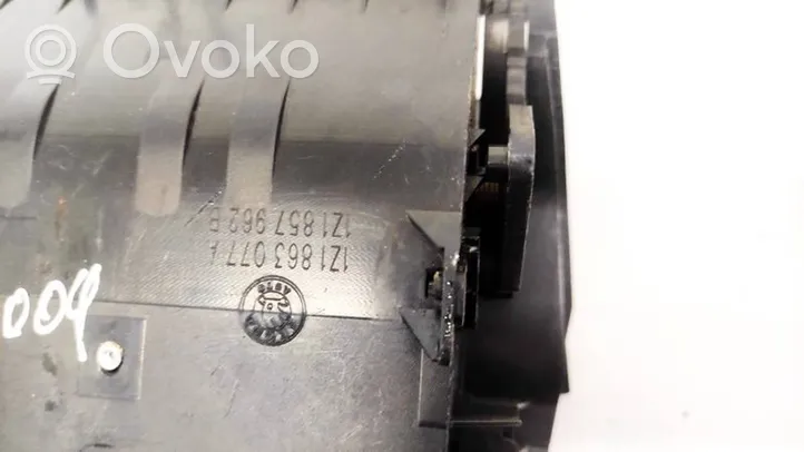 Skoda Octavia Mk2 (1Z) Hansikaslokero 1Z1863077A