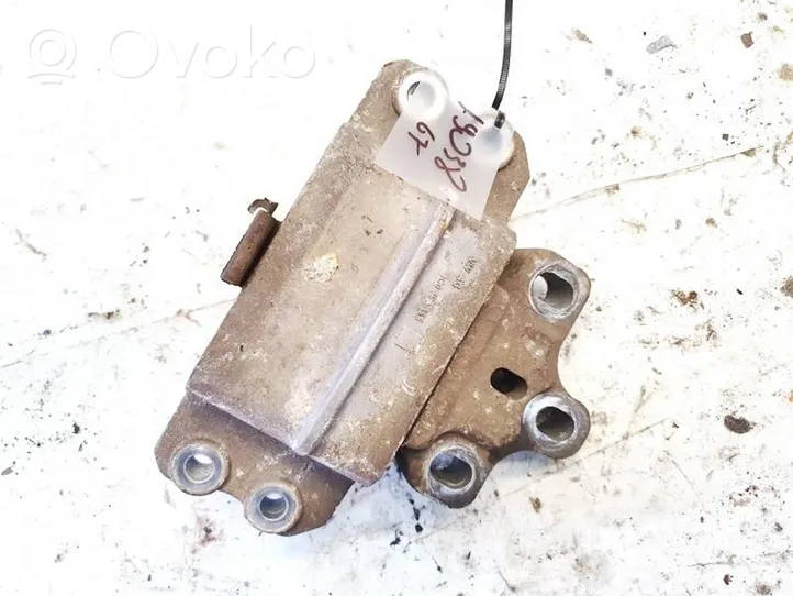 Volkswagen PASSAT B6 Supporto di montaggio del motore 3c0199555