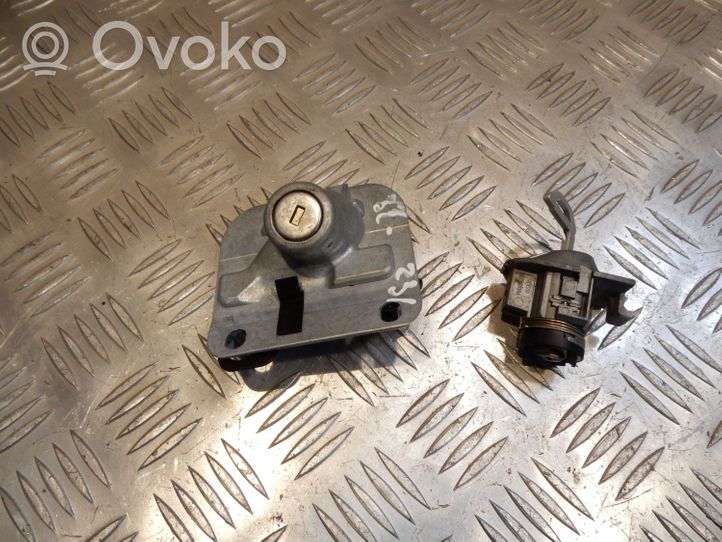 Volvo S80 Wkładka zamka drzwi przednich 30784963