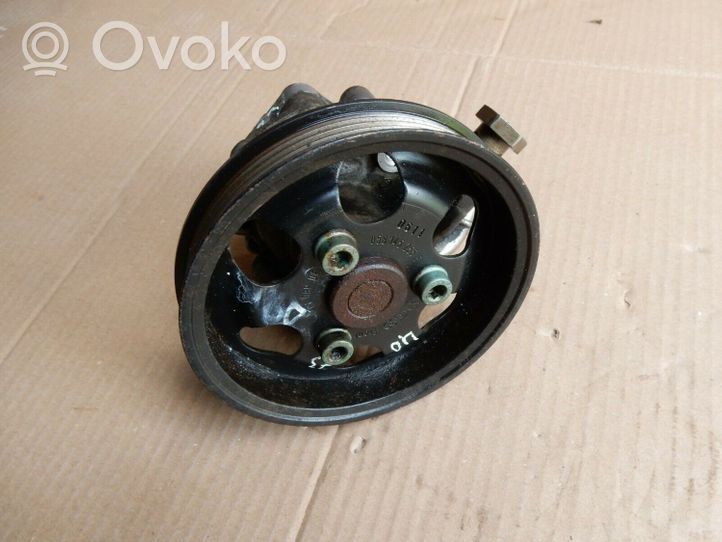 Volkswagen Golf IV Pompe de direction assistée 8D0145156L