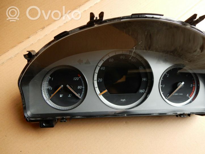 Mercedes-Benz C AMG W204 Tachimetro (quadro strumenti) A2045404948