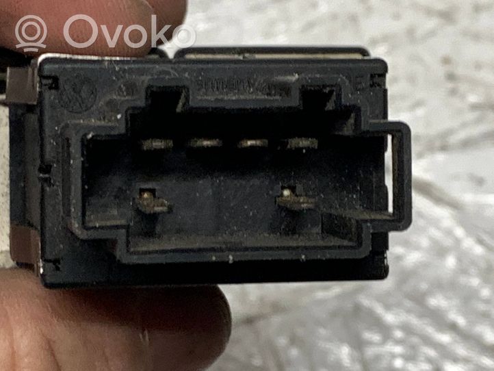 Volkswagen Golf III Air conditioning (A/C) switch 1H0959543