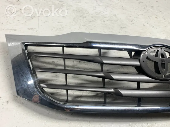 Toyota Hilux (AN10, AN20, AN30) Front bumper upper radiator grill 531110K480