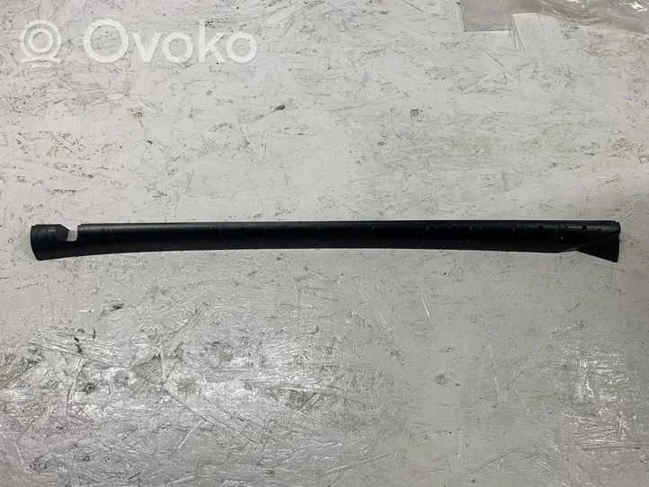 BMW 5 E60 E61 Moulure de vitre de la porte avant 670070