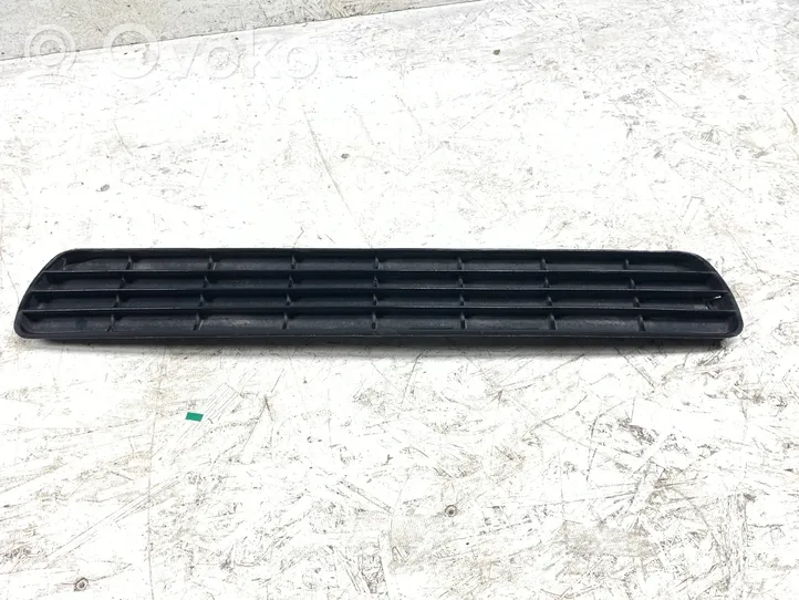 Audi 80 90 S2 B4 Mascherina inferiore del paraurti anteriore 8A0807683D