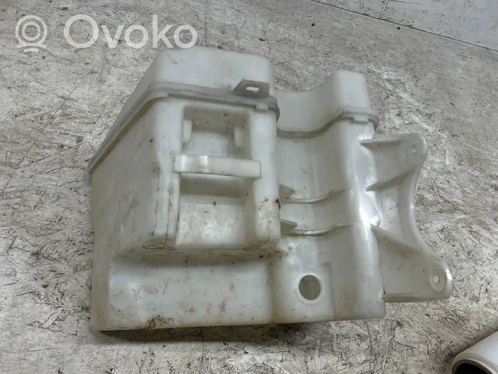 Toyota Avensis T270 Réservoir de liquide lave-glace 8535005090