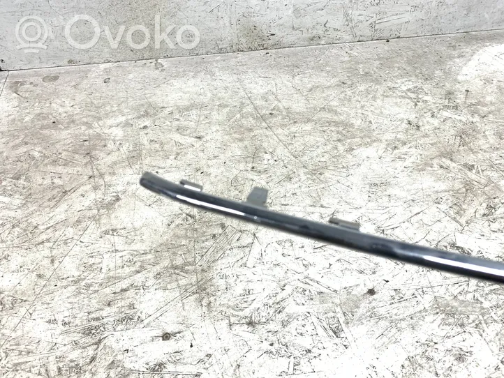 Volkswagen Touareg II Modanatura separatore del paraurti anteriore 7P6853101A