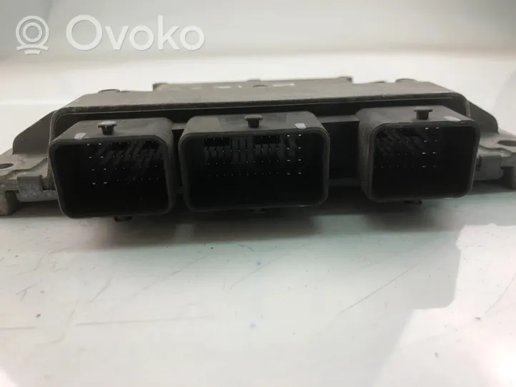 Renault Twingo II Unité de commande, module ECU de moteur 8201076738