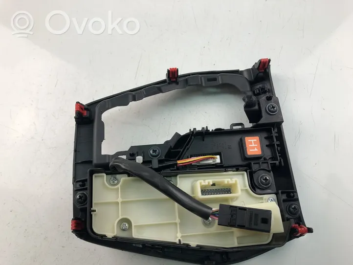 Toyota RAV 4 (XA40) Rivestimento in plastica cornice della leva del cambio 5880442460
