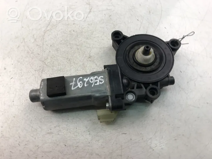 KIA Sorento Moteur de lève-vitre de porte avant 834602P000