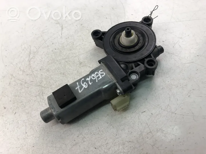 KIA Sorento Moteur de lève-vitre de porte avant 834602P000