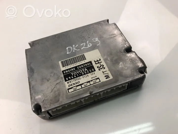 Toyota Avensis T220 Unité de commande, module ECU de moteur 8966105250