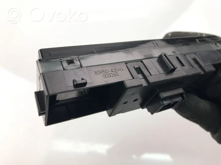 Toyota RAV 4 (XA50) Monitori/näyttö/pieni näyttö 8395042540