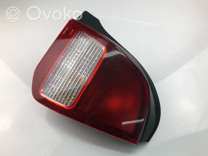 Mitsubishi Colt Lampy tylnej klapy bagażnika 