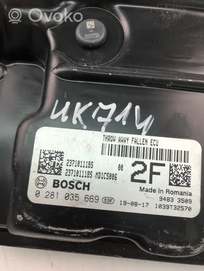 Dacia Duster Komputer / Sterownik ECU silnika 237101118S