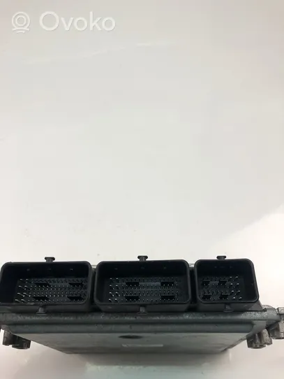 Renault Captur Komputer / Sterownik ECU silnika 237108770R