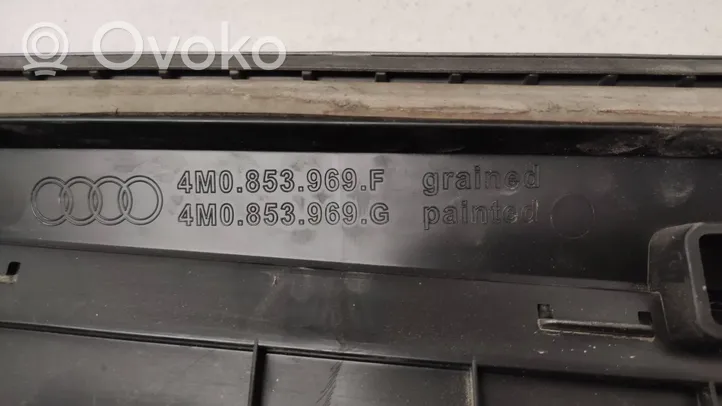 Audi Q7 4M Takaoven lista (muoto) 4M0853969F