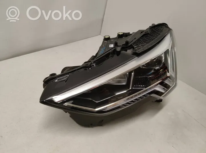 Audi Q3 F3 Lampa przednia 83A941033