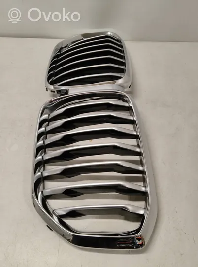 BMW X5 G05 Maskownica / Grill / Atrapa górna chłodnicy 51137454889