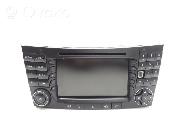 Mercedes-Benz E W211 Radio/CD/DVD/GPS-pääyksikkö A2118204297