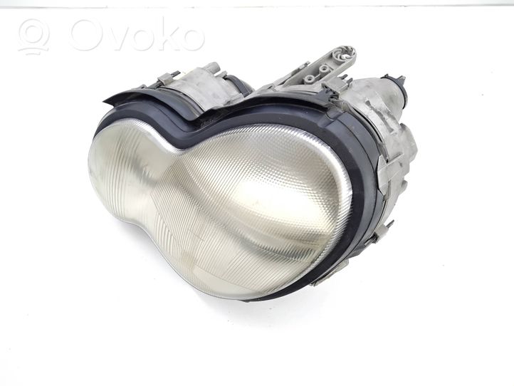 Mercedes-Benz C W203 Lampa przednia A2038201161