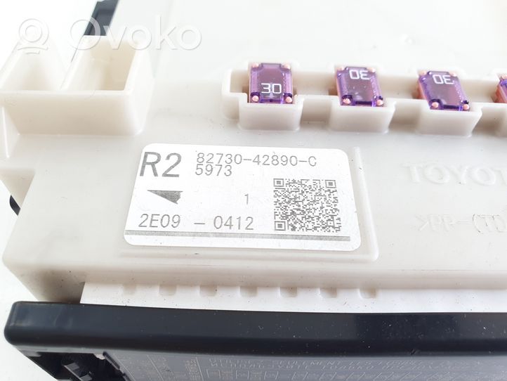 Toyota RAV 4 (XA50) Fuse module 8273042890