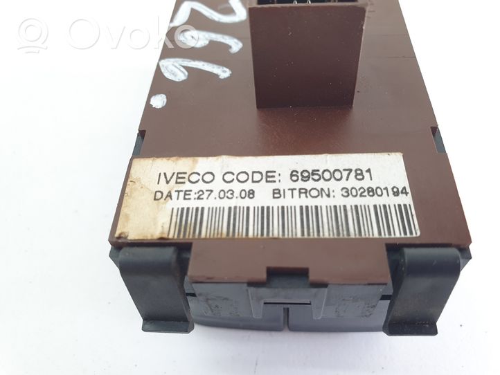 Iveco Daily 35.8 - 9 Interruttore di regolazione livello altezza dei fari 69500781