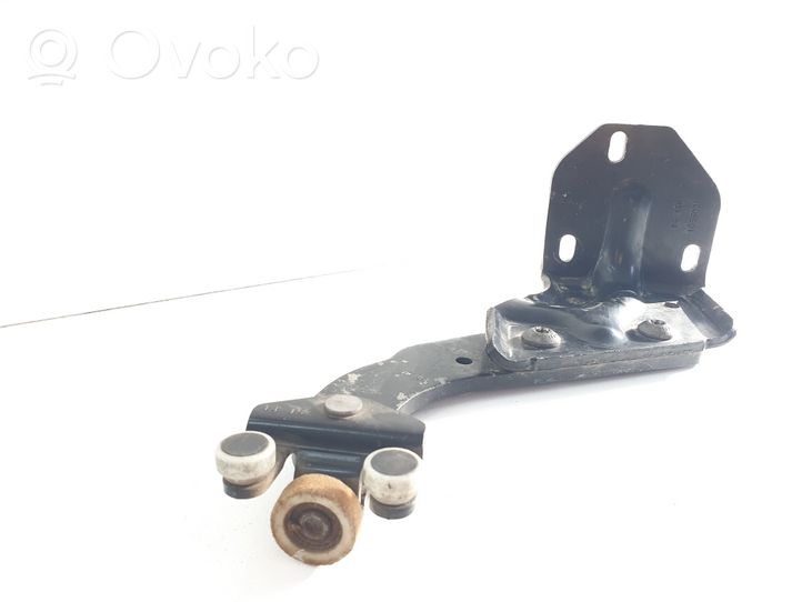 Mercedes-Benz Vito Viano W447 Guida/cerniera inferiore del rullo del portellone scorrevole A4477601547