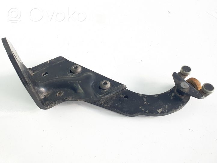 Mercedes-Benz Vito Viano W447 Guida/cerniera inferiore del rullo del portellone scorrevole A4477601547