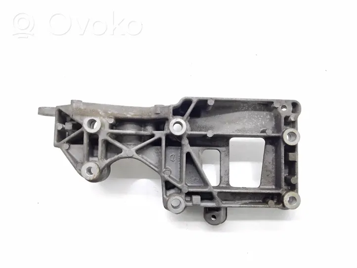 Volkswagen PASSAT B6 Halterung Lichtmaschine 06F903143E