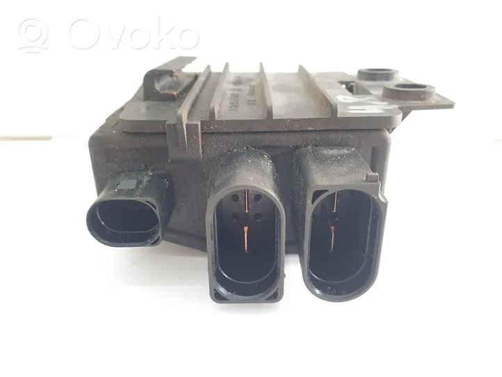 Volkswagen Transporter - Caravelle T5 Coolant fan relay 3B0919506