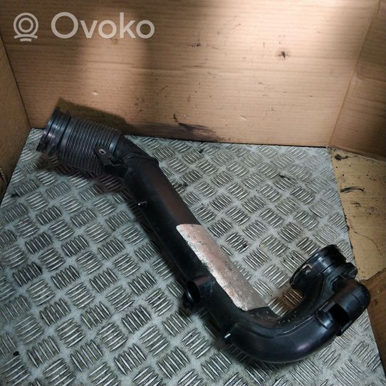 BMW 2 F45 Część rury dolotu powietrza 1105884S04