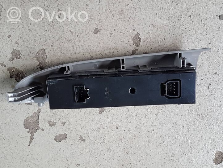 KIA Carnival Quarter vent window switch C5C50002