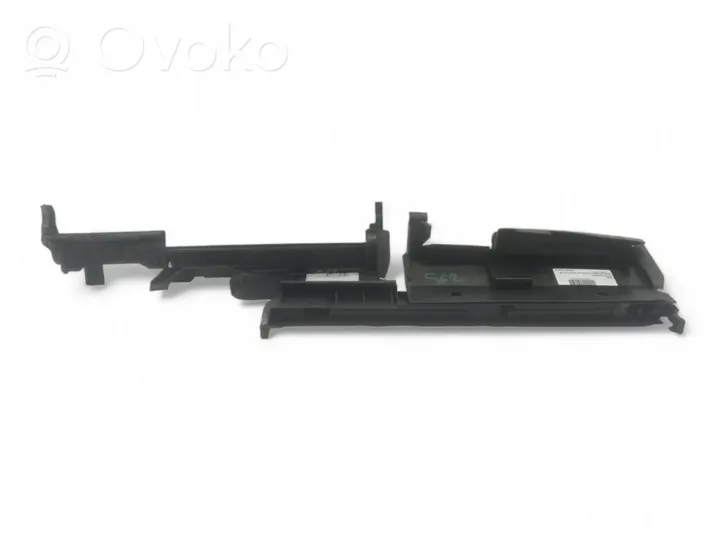 Mercedes-Benz GLA W156 Staffa di montaggio del radiatore A2465011720