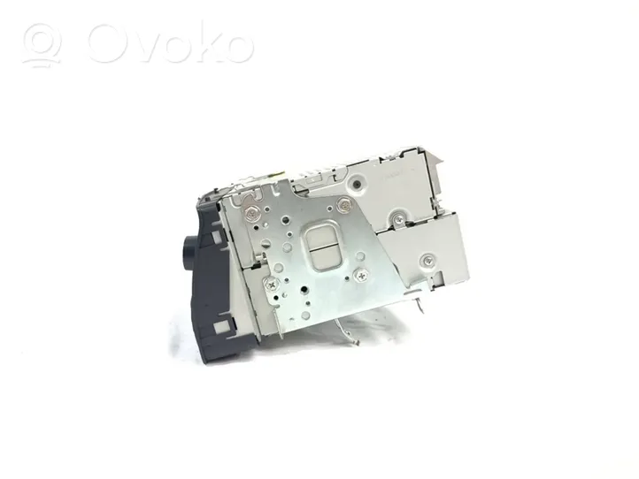 Toyota Corolla E110 Panel / Radioodtwarzacz CD/DVD/GPS 8612002380