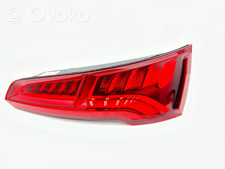 Audi Q5 SQ5 Lampy tylnej klapy bagażnika 80A945094