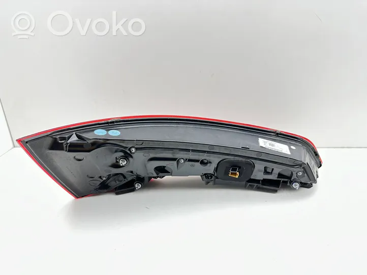 Audi Q5 SQ5 Lampy tylnej klapy bagażnika 80A945094