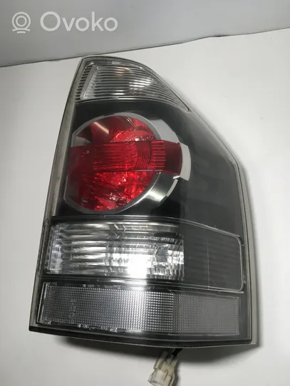 Mitsubishi Pajero Luz trasera/de freno P3157