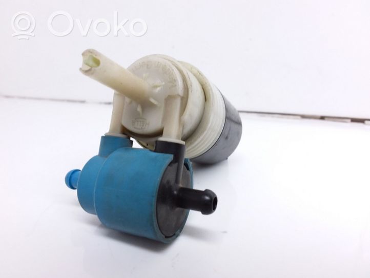 Volkswagen PASSAT B4 Windscreen/windshield washer pump 1H6955651