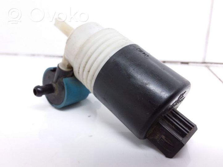 Volkswagen PASSAT B4 Windscreen/windshield washer pump 1H6955651